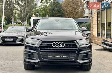 Позашляховик / Кросовер Audi Q7 2018 в 
