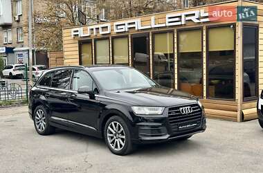 Позашляховик / Кросовер Audi Q7 2018 в 