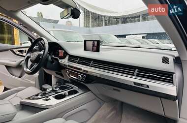 Позашляховик / Кросовер Audi Q7 2018 в 