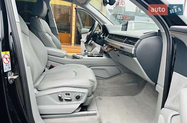 Позашляховик / Кросовер Audi Q7 2018 в 