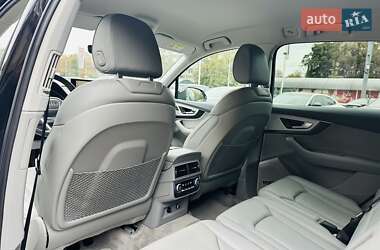 Позашляховик / Кросовер Audi Q7 2018 в 