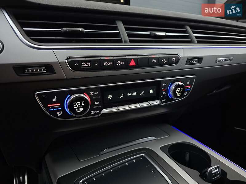 Позашляховик / Кросовер Audi Q7 2016 в Рівному