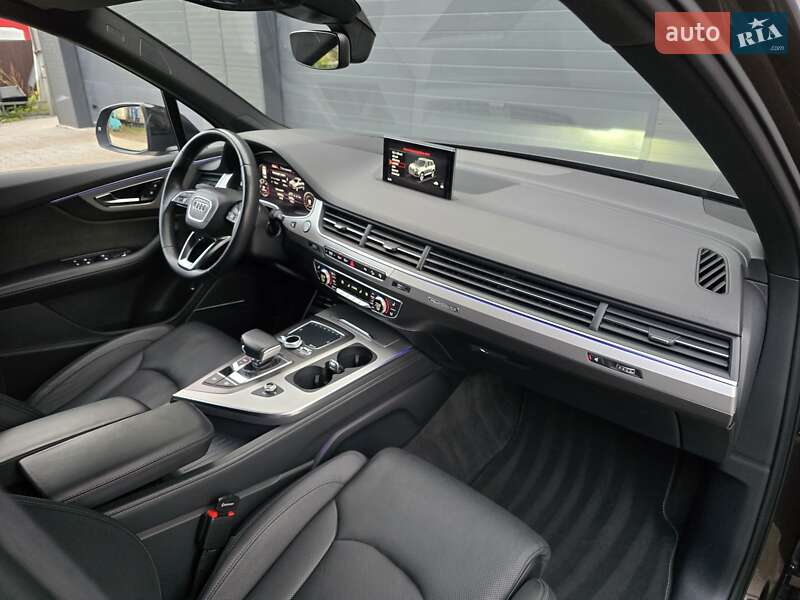 Позашляховик / Кросовер Audi Q7 2016 в Рівному
