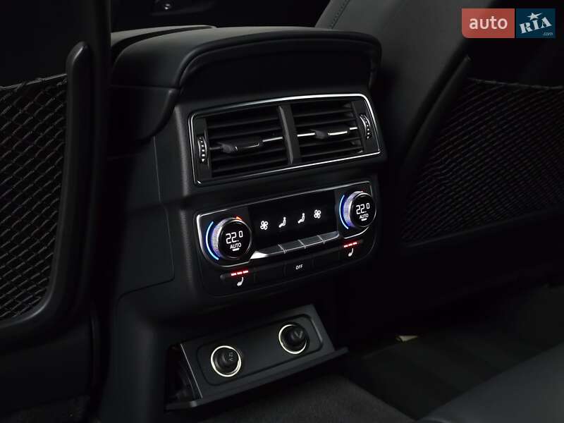 Позашляховик / Кросовер Audi Q7 2016 в Рівному