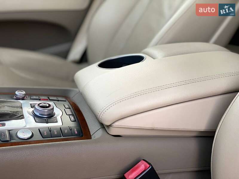 Позашляховик / Кросовер Audi Q7 2013 в Києві