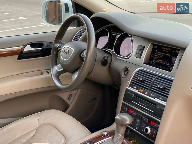 Позашляховик / Кросовер Audi Q7 2013 в Києві