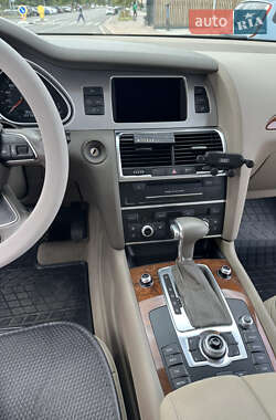 Внедорожник / Кроссовер Audi Q7 2013 в 