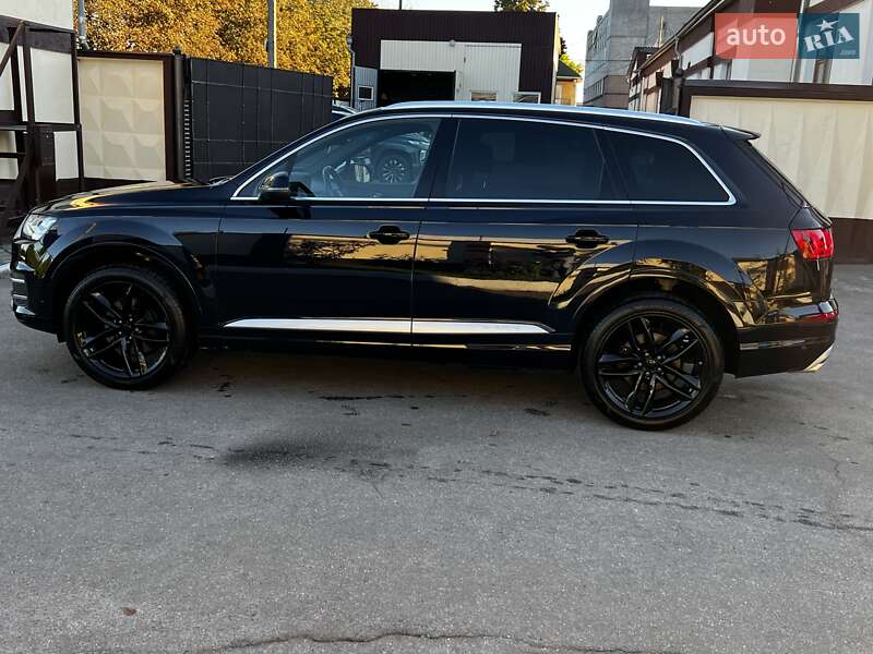 Позашляховик / Кросовер Audi Q7 2016 в Рівному