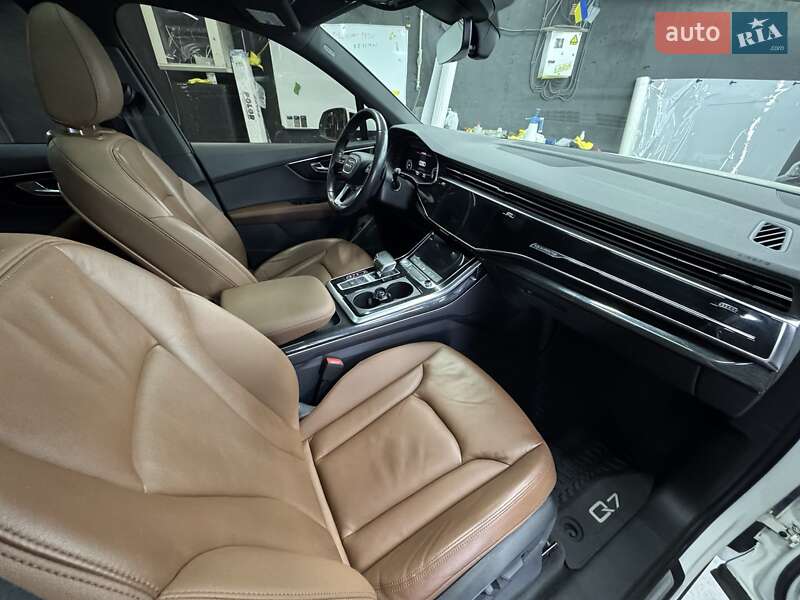 Внедорожник / Кроссовер Audi Q7 2020 в Днепре