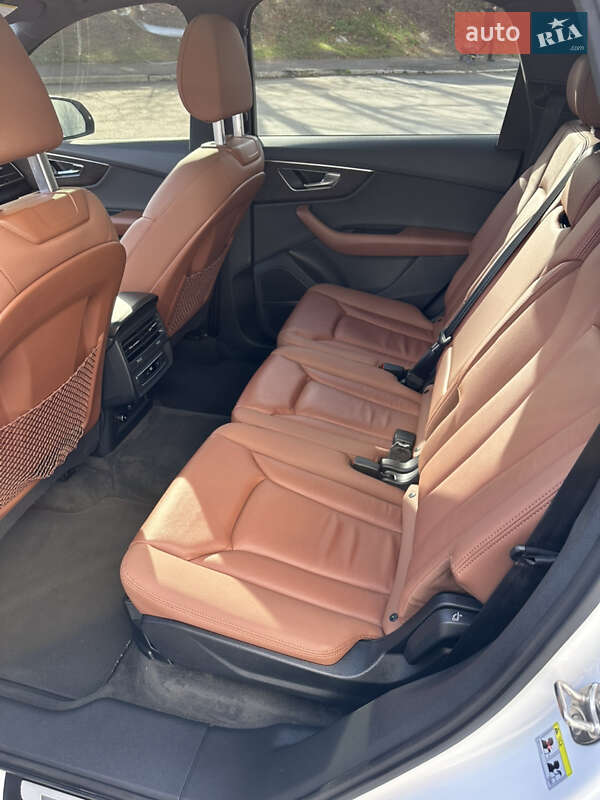 Позашляховик / Кросовер Audi Q7 2021 в Києві