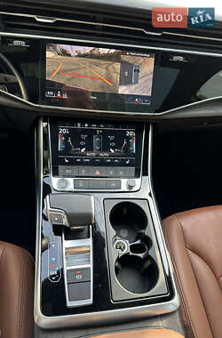 Позашляховик / Кросовер Audi Q7 2021 в 