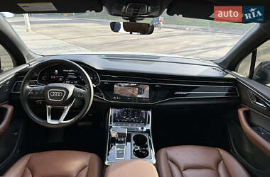Позашляховик / Кросовер Audi Q7 2021 в 