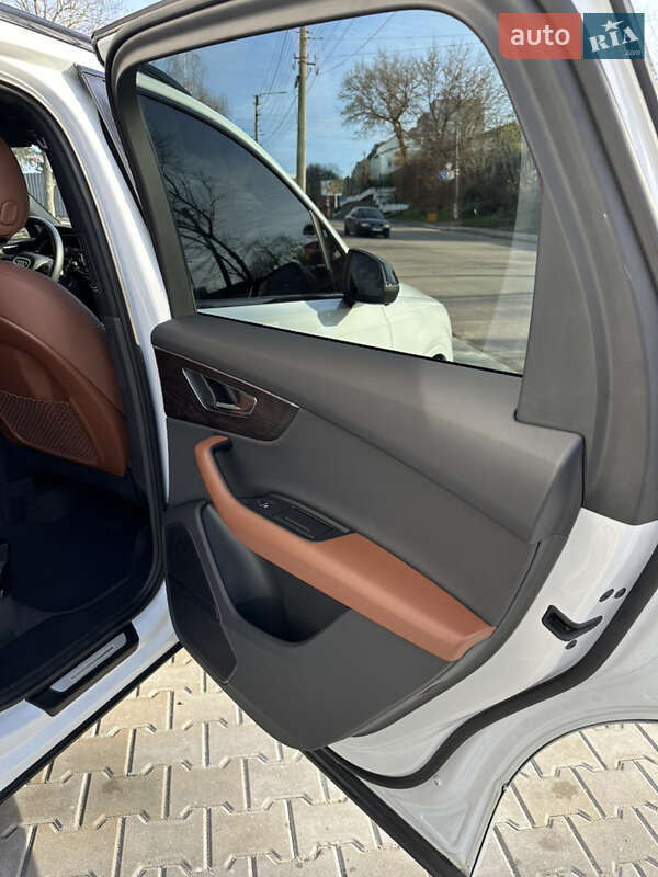 Позашляховик / Кросовер Audi Q7 2021 в Києві