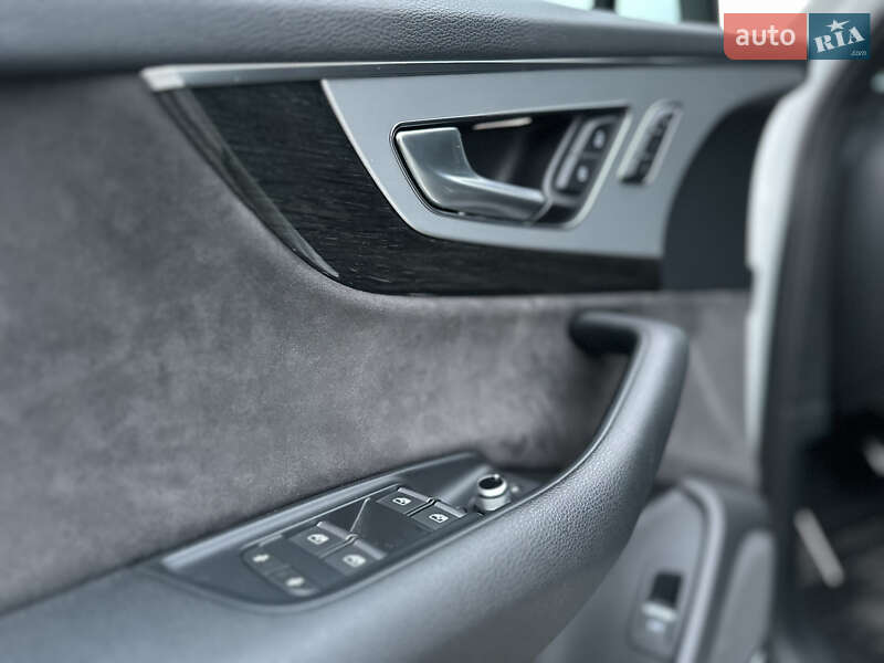 Позашляховик / Кросовер Audi Q7 2018 в Києві