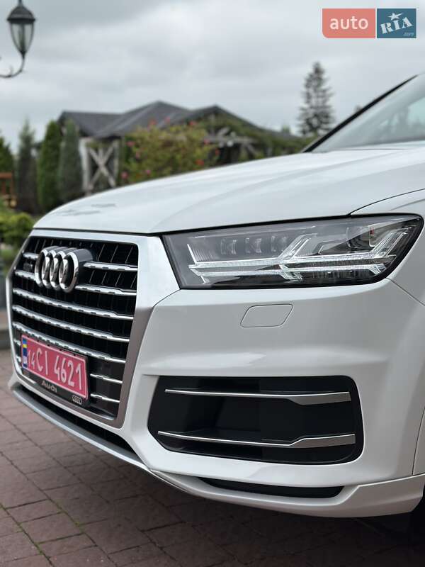 Позашляховик / Кросовер Audi Q7 2017 в Стрию