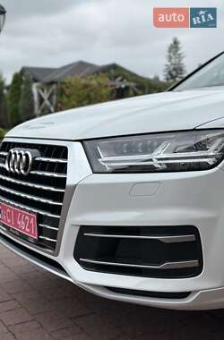 Позашляховик / Кросовер Audi Q7 2017 в 