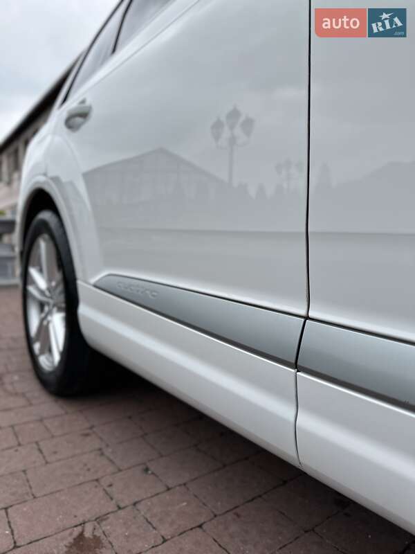 Позашляховик / Кросовер Audi Q7 2017 в Стрию