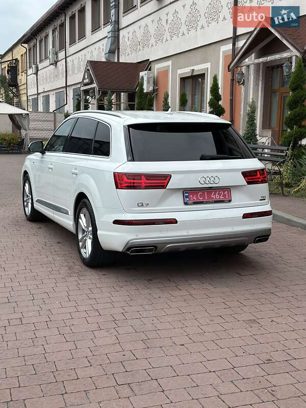 Позашляховик / Кросовер Audi Q7 2017 в Стрию