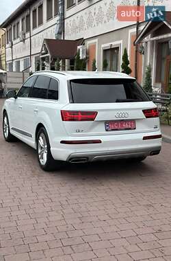Позашляховик / Кросовер Audi Q7 2017 в 