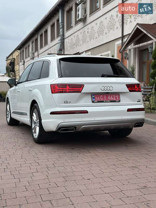 Позашляховик / Кросовер Audi Q7 2017 в Стрию