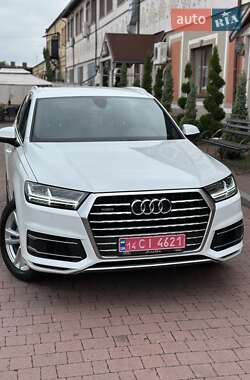 Позашляховик / Кросовер Audi Q7 2017 в 