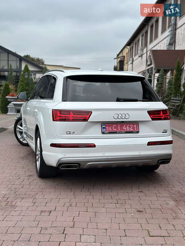Позашляховик / Кросовер Audi Q7 2017 в Стрию