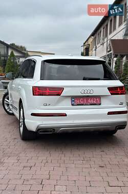 Позашляховик / Кросовер Audi Q7 2017 в 