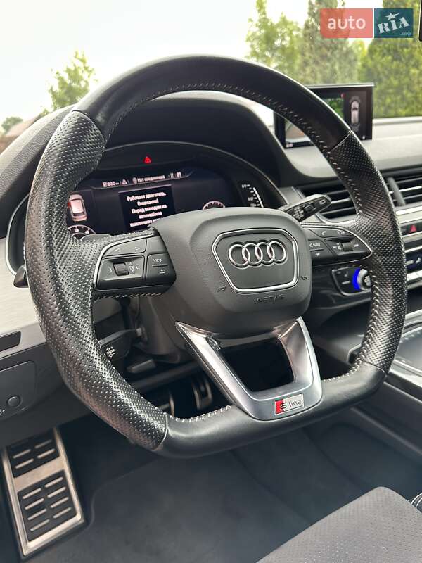 Позашляховик / Кросовер Audi Q7 2017 в Стрию