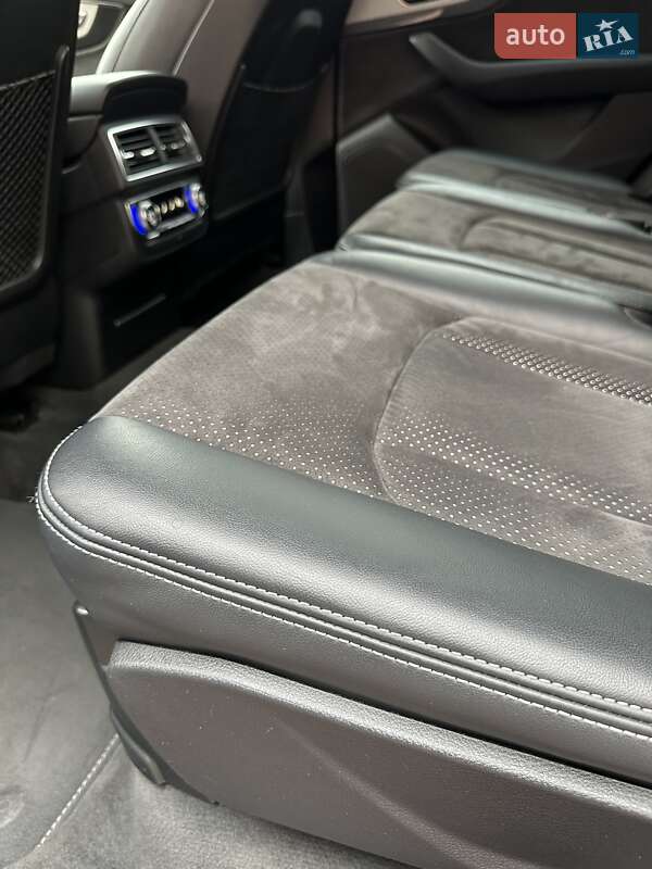 Позашляховик / Кросовер Audi Q7 2017 в Стрию