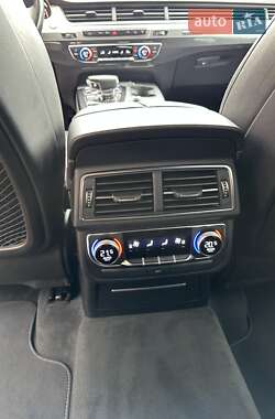 Позашляховик / Кросовер Audi Q7 2017 в 