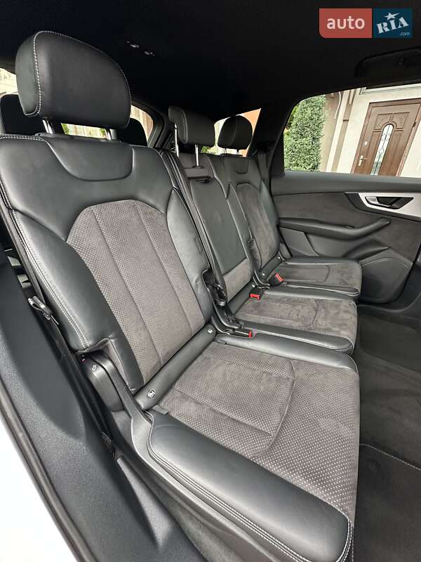 Позашляховик / Кросовер Audi Q7 2017 в Стрию