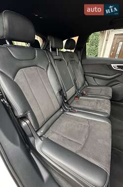 Позашляховик / Кросовер Audi Q7 2017 в 