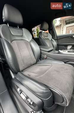 Позашляховик / Кросовер Audi Q7 2017 в 