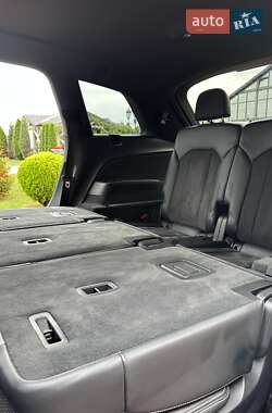 Позашляховик / Кросовер Audi Q7 2017 в 