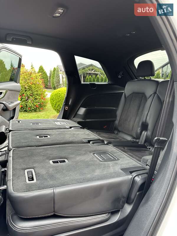 Позашляховик / Кросовер Audi Q7 2017 в Стрию