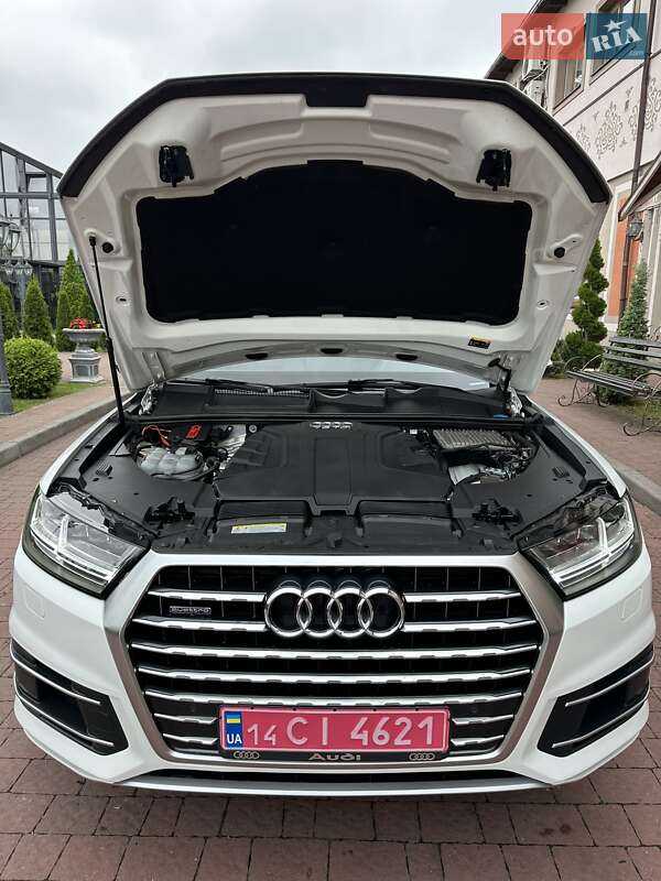 Позашляховик / Кросовер Audi Q7 2017 в Стрию
