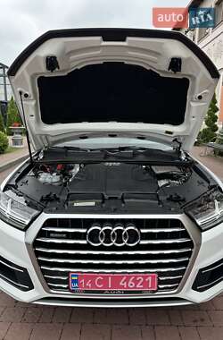 Позашляховик / Кросовер Audi Q7 2017 в 