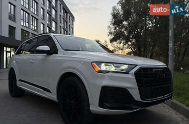 Позашляховик / Кросовер Audi Q7 2020 в 