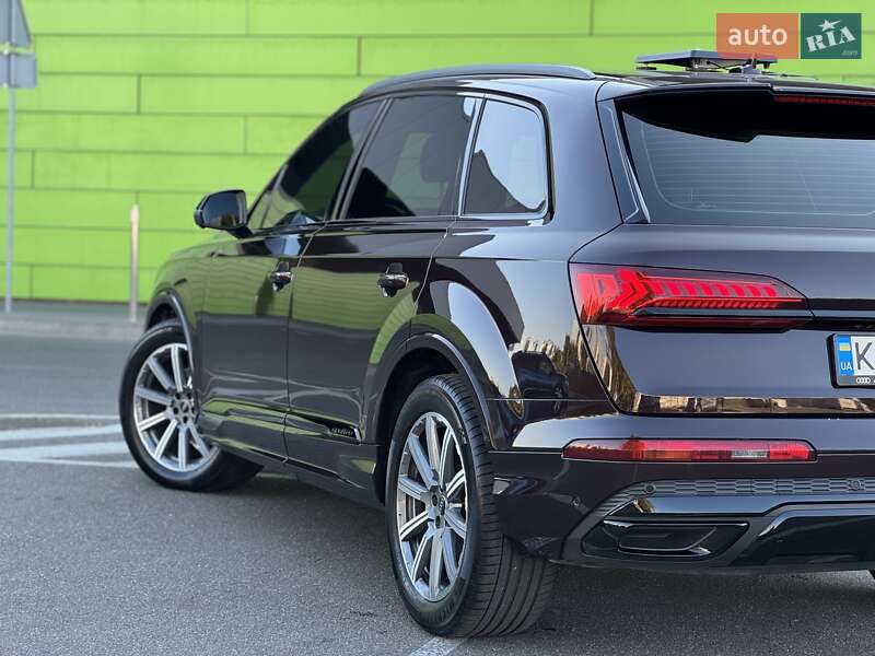 Позашляховик / Кросовер Audi Q7 2022 в Києві