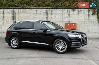 Позашляховик / Кросовер Audi Q7 2015 в 