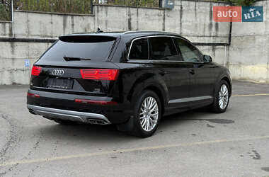 Позашляховик / Кросовер Audi Q7 2015 в 