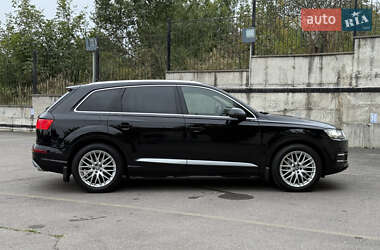 Позашляховик / Кросовер Audi Q7 2015 в 