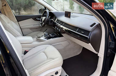 Позашляховик / Кросовер Audi Q7 2015 в 