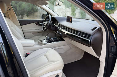 Позашляховик / Кросовер Audi Q7 2015 в 