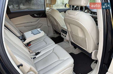 Позашляховик / Кросовер Audi Q7 2015 в 