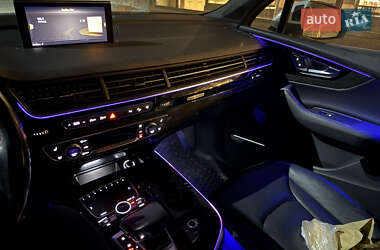 Внедорожник / Кроссовер Audi Q7 2017 в 