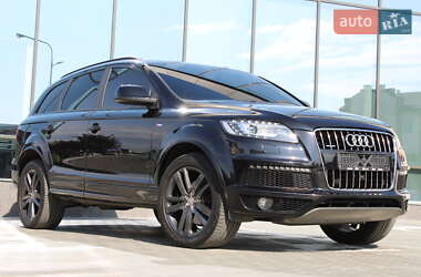 Позашляховик / Кросовер Audi Q7 2015 в 