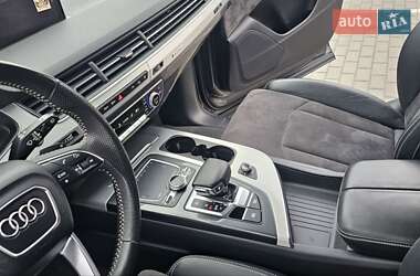 Внедорожник / Кроссовер Audi Q7 2016 в 