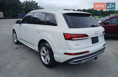Внедорожник / Кроссовер Audi Q7 2021 в 