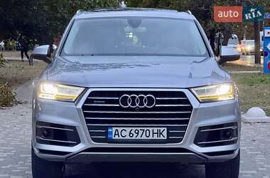 Позашляховик / Кросовер Audi Q7 2015 в 
